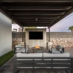 Endless Entertainment And 1.5 Miles From Old Town Stay At Sunbaked Terrace